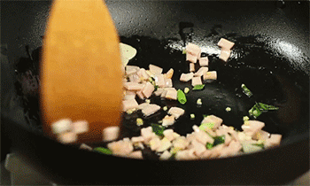 【培根焖春笋】炒培根