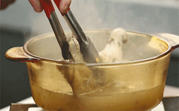 【藤椒鸡】捞出鸡腿