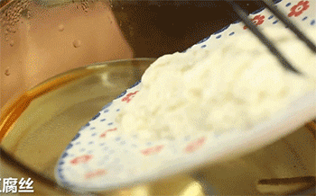 【香菜豆腐羹】豆腐下锅