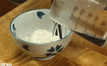 【玉子豆腐春卷】调浆糊