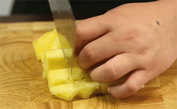 【菠萝咕咾肉】菠萝切块