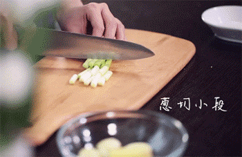 【梅菜烧肉】切葱姜