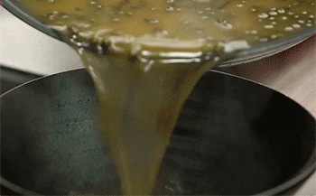 【藤椒鸡】汤汁起锅