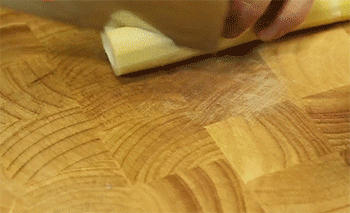 【培根焖春笋】春笋切块