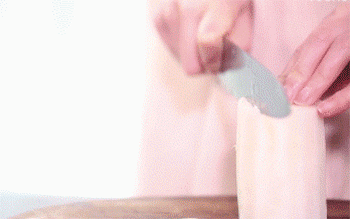 【魔芋烩三丁】切萝卜