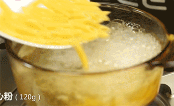 【培根炒通心粉】煮通心粉