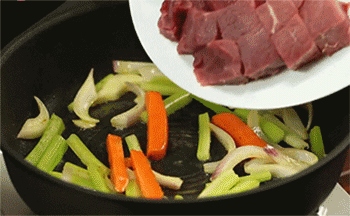 【红酒烩牛肉】炒牛肉