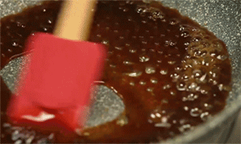 【黑椒汁煎鸡排】煮酱汁