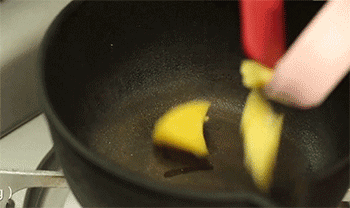 【南瓜蔬菜汤】热锅起油