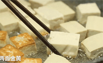 【糖醋脆皮豆腐】炸至金黄