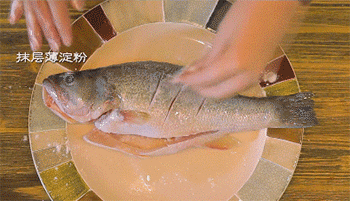 【蒸鲈鱼】给鱼抹淀粉