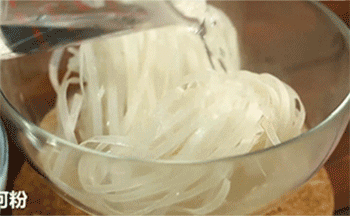 【湿炒牛河】河粉泡软