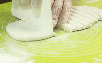 【酒酿赤豆元宵】糯米团切方块