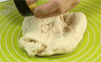 【培根披萨】加入黄油