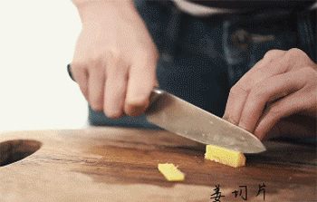 【香菇二仁小排】切葱姜