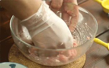 【香煎腐皮卷】搅拌