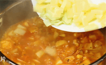 【美味罗宋汤】加入土豆片