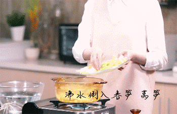 【芹菜烩双笋】焯水