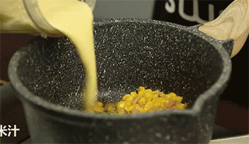 【玉米浓汤】倒入玉米泥