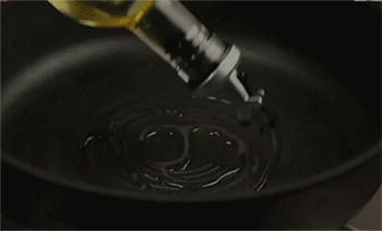 【海鲜咖喱炒饭】热锅起油