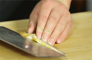 【浇汁小黄鱼】处理小黄鱼