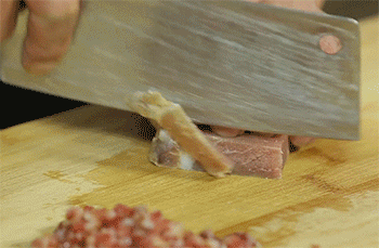 【腊味萝卜糕】腊肉切丁