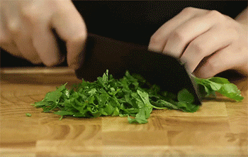 【蒜香烤蘑菇】欧芹切碎