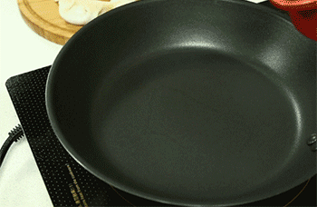 【肉汁豆腐煎饺】热锅起油