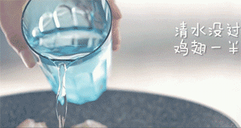 【蜜汁鸡翅】放调料