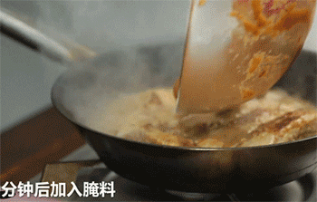 【芝士排骨】加入腌料