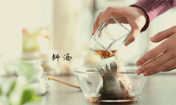 【清毒利湿鲫鱼汤】腌制