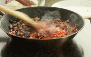 【芝士鸡翅包饭】翻炒