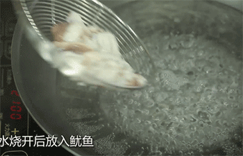 【爆炒鱿鱼卷】焯水