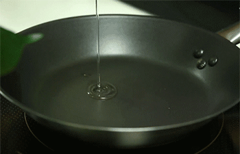 【平菇西兰花】热锅起油