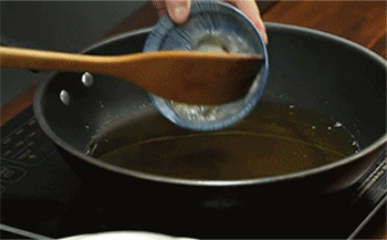 【宫爆虾球】炸虾