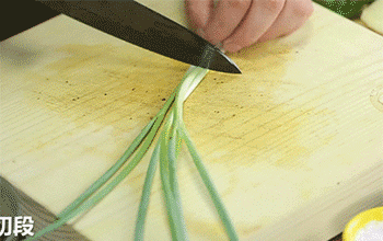 【葱烧海参】葱切段