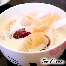 花胶炖猪骨的做法