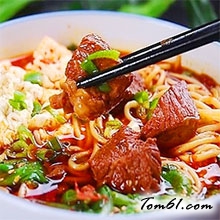 时蔬牛腩粉图的做法