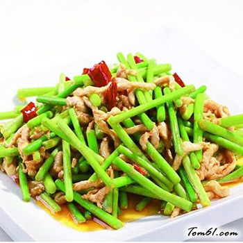 蒜台炒肉的做法