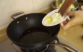 【卷心菜炒粉丝】爆香