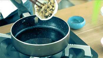 【牛肉肠粉】炒香菇