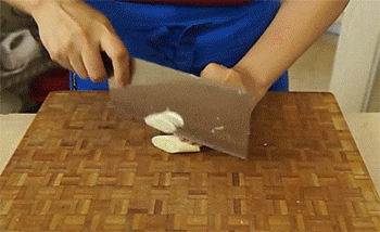 【卷心菜炒粉丝】葱姜切片