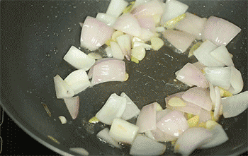 【爆炒鱿鱼卷】加入鱿鱼