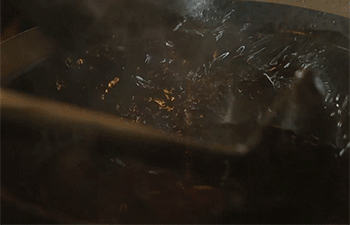 【海鲜锅巴】热锅起油