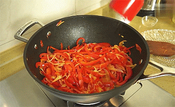 【糖醋甜椒】放调料