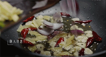 【韩式辣酱鱿鱼】炒香洋葱