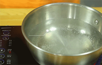 【西兰花炒虾仁】焯水