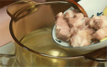 【时蔬牛腩粉图】加入牛腩