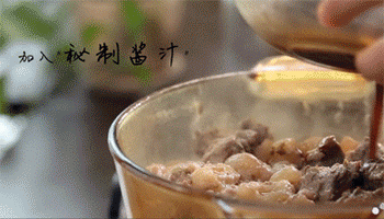【香焖牛肉】放入西芹