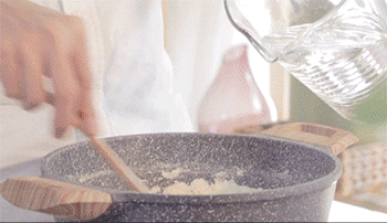 【鸡丝奶油浓汤】加水